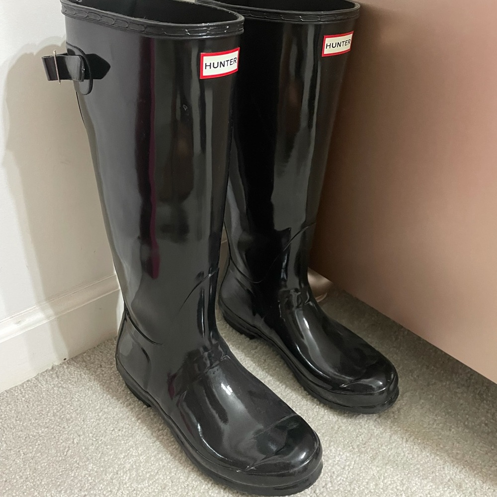 Women’s tall Hunter rain boots